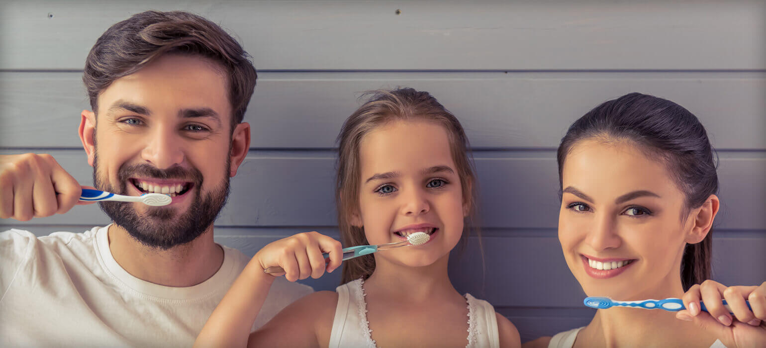 Ourservices Familydentistry Family brushing teeth